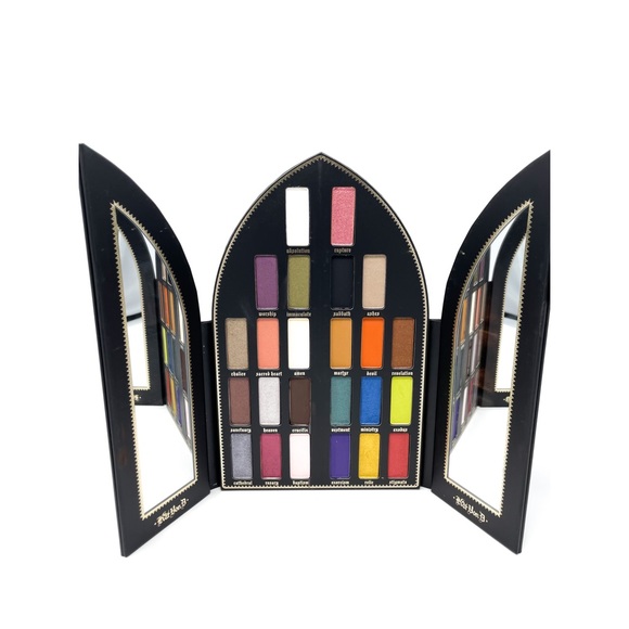 Limited Edition Kat Von D Saint + Sinner Palette - Picture 4 of 6